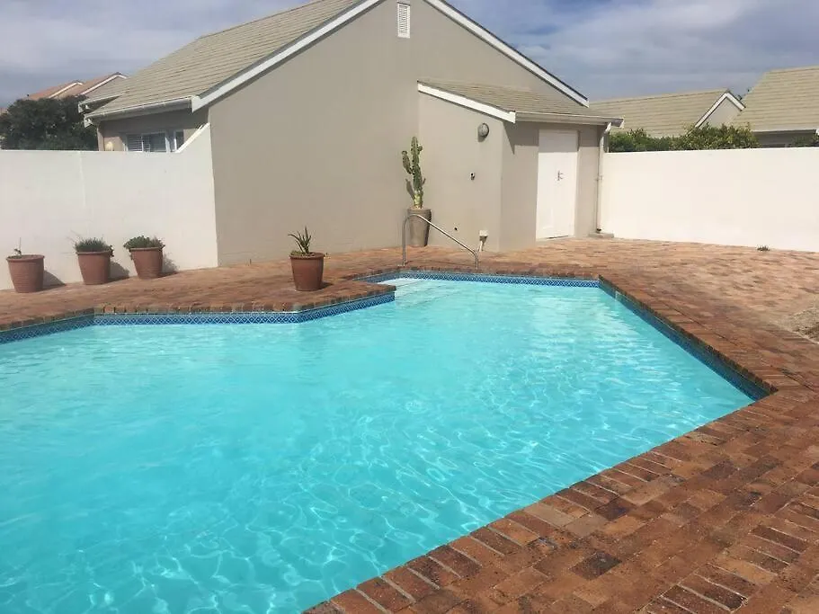 Large Villa, Walk To The Beach Cape Town Holiday home