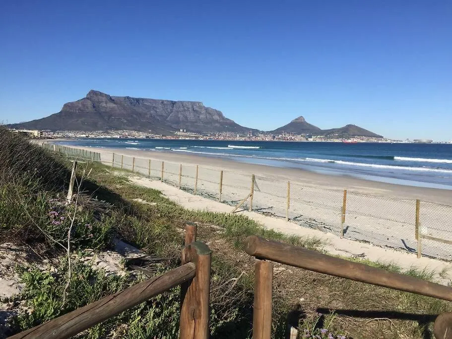 Large Villa, Walk To The Beach Cape Town Holiday home