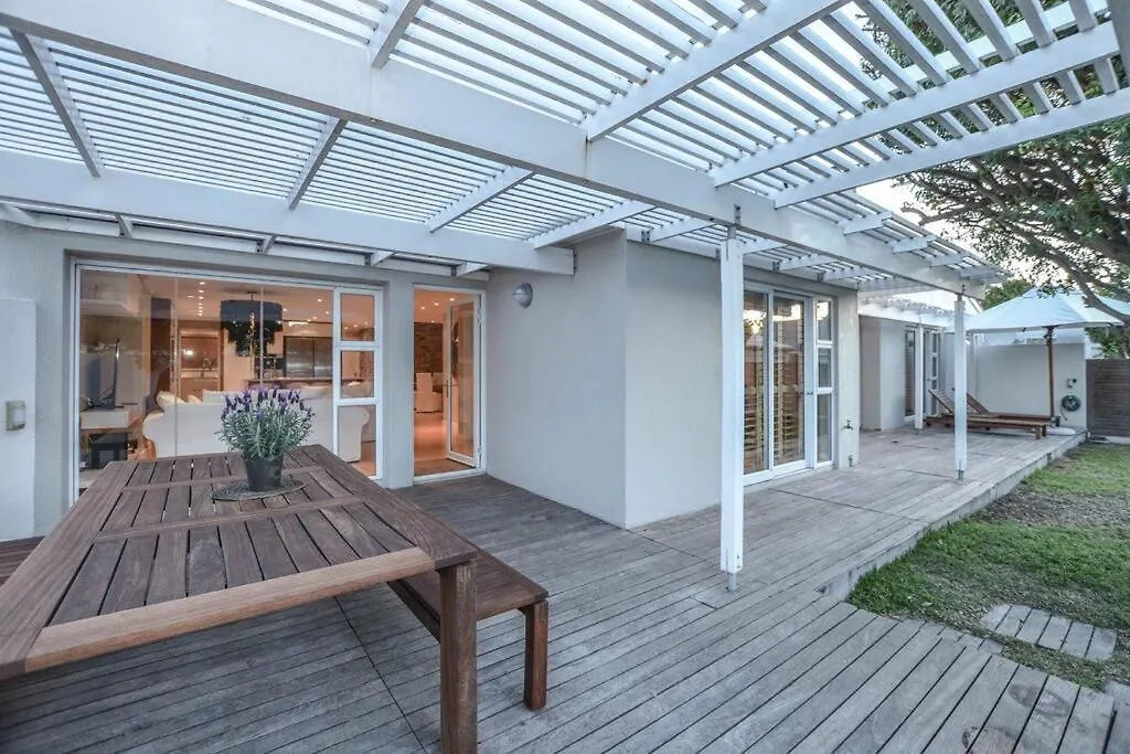 Large Villa, Walk To The Beach Cape Town Holiday home